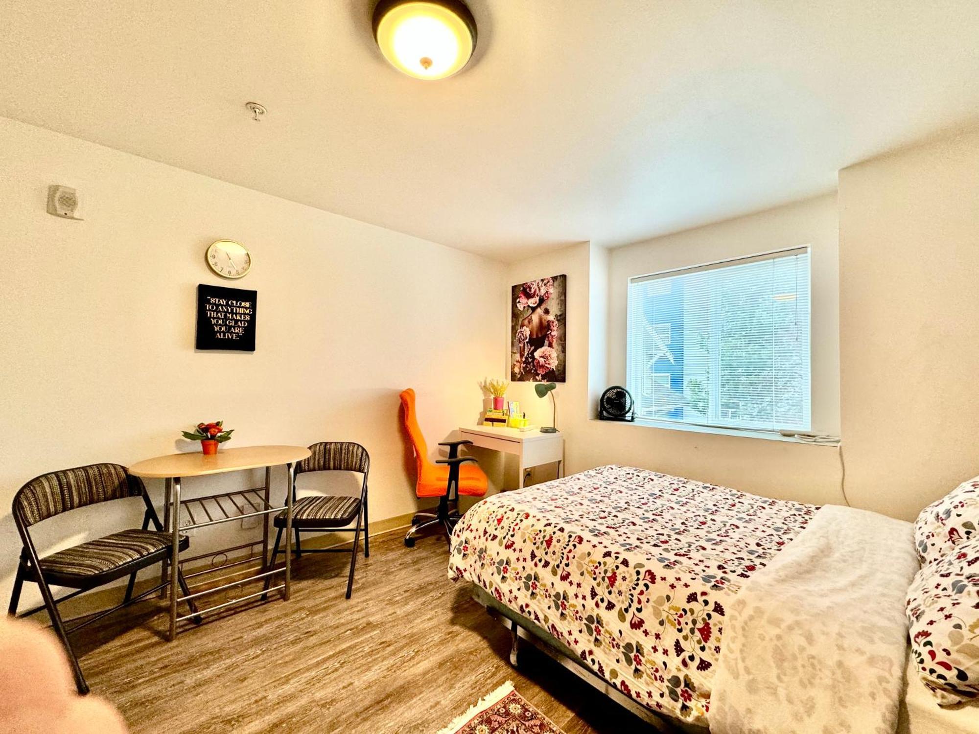 Micro In District- 10 Mins Walk To Of Wa Apartamento Seattle